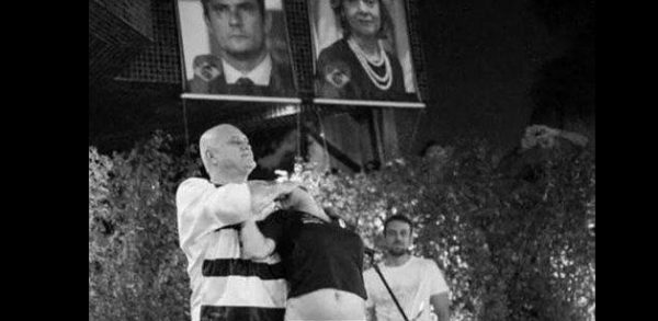 Fã do juiz federal Sérgio Moro, já disse que ele 'tem acesso vitalício ao Bahamas'. O curioso é ver a mídia tratar um assumido dono de prostíbulo como “empresário” ou 'magnata do sexo' e sua Bahamas como 'casa de show'. 